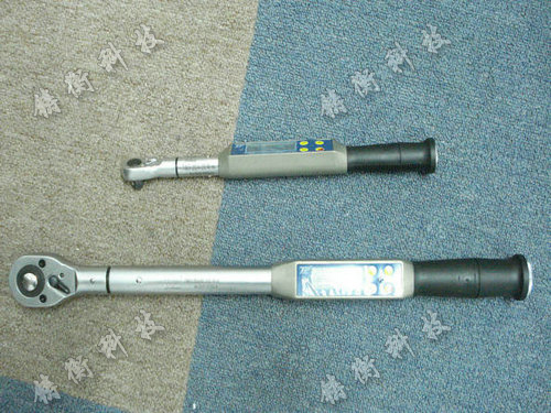 ���@Ť������